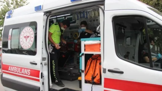 Ehliyetsiz ve alkollü motosiklet sürücüsü park halindeki araca çarptı