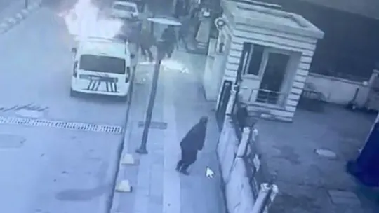 Ekip otosunu böyle ateşe vermiş