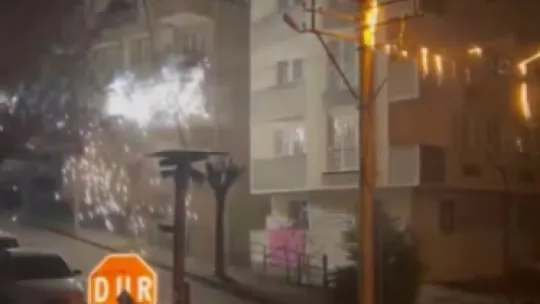 Elektrik kabloları bomba gibi patladı