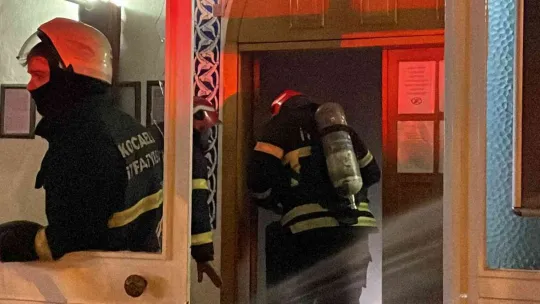 Elektrik sobasından çıkan yangın camiyi yaktı