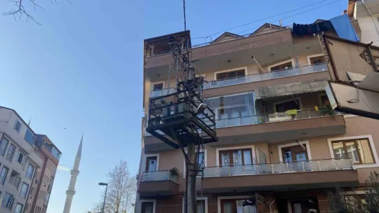 Elektrik trafosu patladı: O anlar kamerada