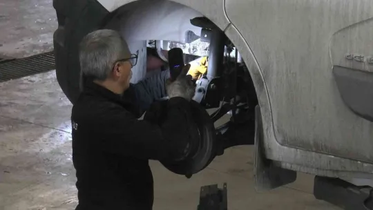 Elektrikleri kesilen yetkili servis 20 gündür jeneratörle çalışıyor