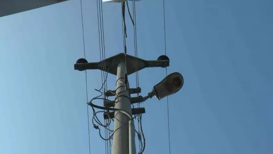 Elektrikleri kesilen yetkili servis 20 gündür jeneratörle çalışıyor