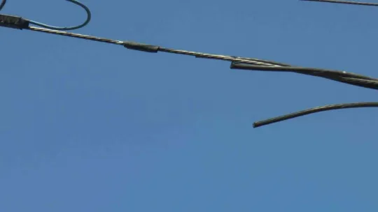 Elektrikleri kesilen yetkili servis 20 gündür jeneratörle çalışıyor