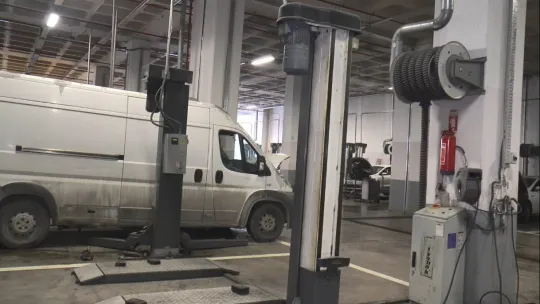 Elektrikleri kesilen yetkili servis 20 gündür jeneratörle çalışıyor