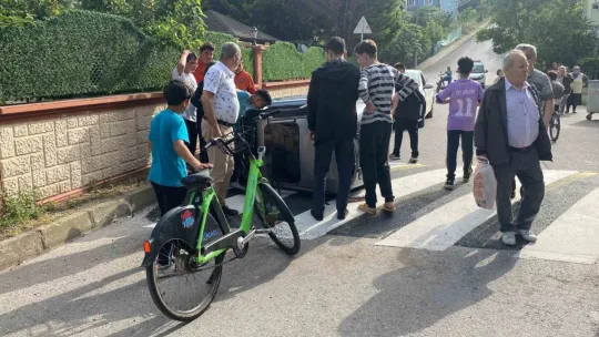 Elektrikli araç kaldırımdaki kadınlara çarptı: 1'i ağır 2 yaralı