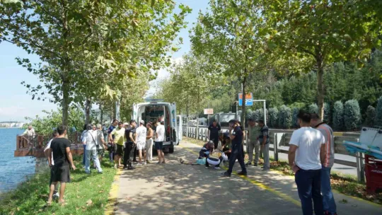 Elektrikli bisiklet denize uçtu: 3 kişi yaralandı