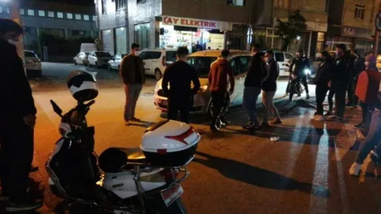 Elektrikli bisikletli iki kardeşe ticari araç çarptı!