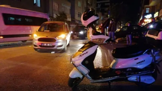 Elektrikli bisikletli iki kardeşe ticari araç çarptı!