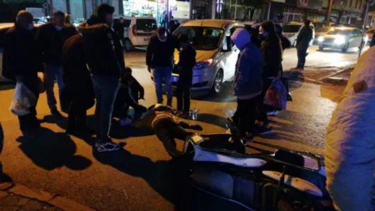 Elektrikli bisikletli iki kardeşe ticari araç çarptı!