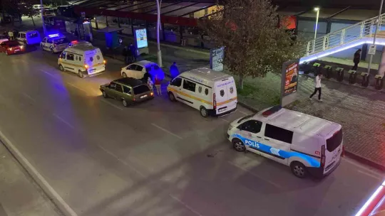 Eli silahlı 2 kişi, ünlü şarkıcının sahne aldığı mekana saldırısı kamerada