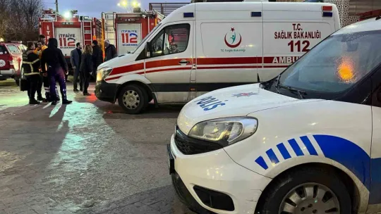 Elini kıyma makinesine sıkıştı