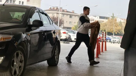 Elini makineye kaptıran işçinin parmağı koptu