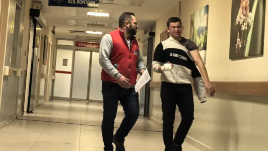 Elini makineye kaptıran işçinin parmağı koptu