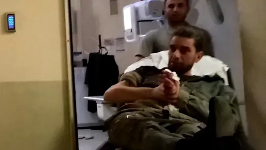 Elini makineye kaptıran işçinin parmağı koptu