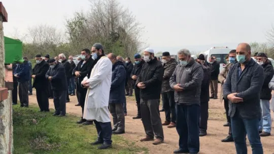 Elleri bantlanarak öldürülen yaşlı adam son yolculuğuna uğurlandı!