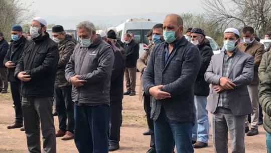 Elleri bantlanarak öldürülen yaşlı adam son yolculuğuna uğurlandı!