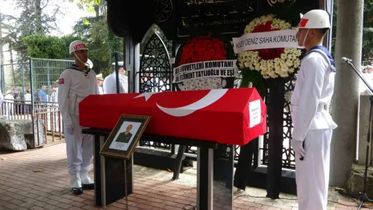 Vefat eden Tuğamiral Akçay toprağa verildi