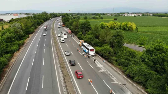 Sakarya'da yolcu otobüsüne tır çarptı: 3 yaralı