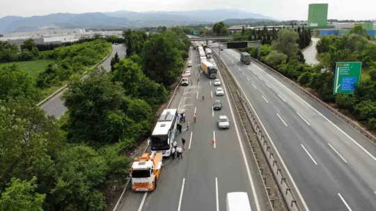 Sakarya'da yolcu otobüsüne tır çarptı: 3 yaralı