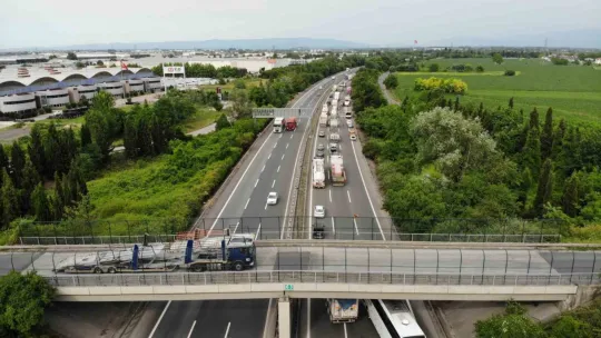 Sakarya'da yolcu otobüsüne tır çarptı: 3 yaralı