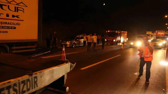 Yol üzerinde durunca kazaya sebep oldu