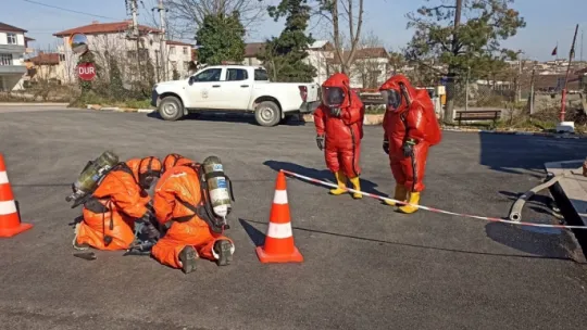 Endüstriyel kaza riskine karşı tehlikeli maddelere müdahale eğitimi