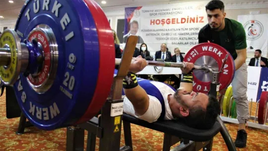 Engelleri aşıp madalyalarını aldılar