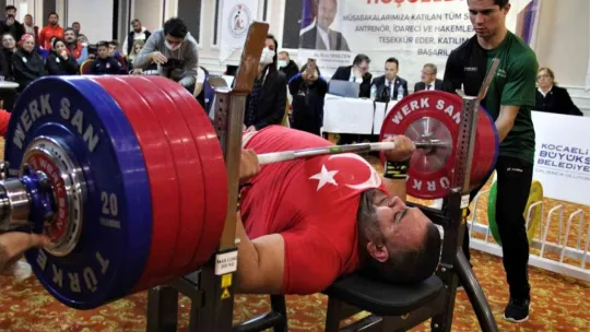Engelleri aşıp madalyalarını aldılar