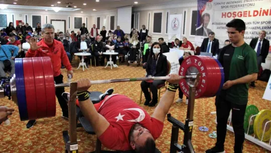 Engelleri aşıp madalyalarını aldılar
