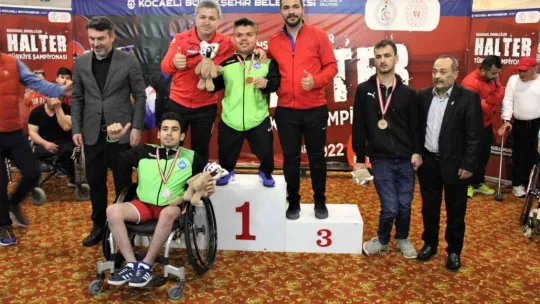 Engelleri aşıp madalyalarını aldılar