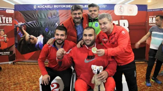 Engelleri aşıp madalyalarını aldılar