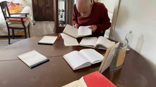 Engelleri kalemiyle aştı