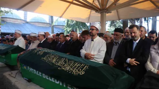 Enkazda kalan 4 kişilik Bilir ailesi, son yolcuklarına uğurlandı