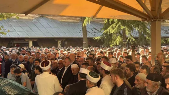 Enkazda kalan 4 kişilik Bilir ailesi, son yolcuklarına uğurlandı