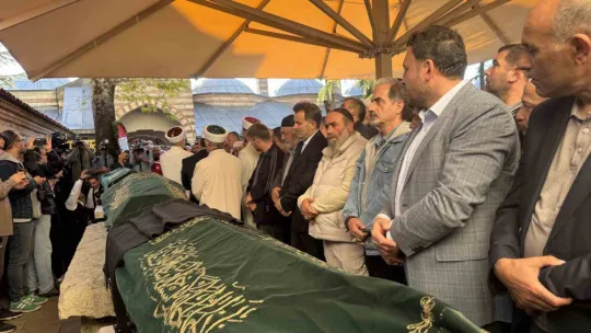 Enkazda kalan 4 kişilik Bilir ailesi, son yolcuklarına uğurlandı