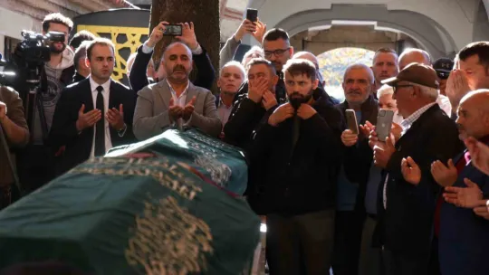 Enkazda kalan 4 kişilik Bilir ailesi, son yolcuklarına uğurlandı