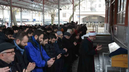 Enkazdan çıkan yüksek lisans tezi, hocasını duygulandırdı
