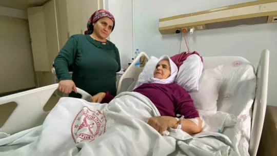 Enkazdan çıkarıldı: 'Kurtulduğumuza sevinemiyoruz' dedi