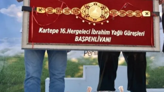 Er meydanında ustasını yenince, elini öptü