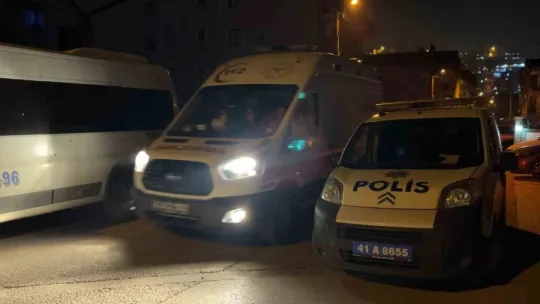 Erkek arkadaşına kızdı, kazara kendini bıçakladı