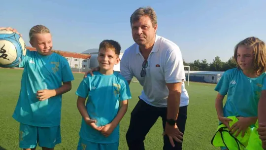Ertuğrul Sağlam minik sporcu ve aileleri ile buluştu