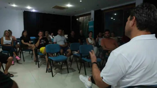 Ertuğrul Sağlam minik sporcu ve aileleri ile buluştu