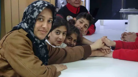 Eşi cezaevine giren kadın çocuklarıyla birlikte sokağa atıldı