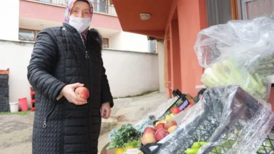 Eşi terk edince mahallenin 'Bakkal Ablası' çocuklarının kahramanı oldu