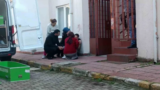 Eşini öldürüp oğlunu yaralamıştı, intihar etti