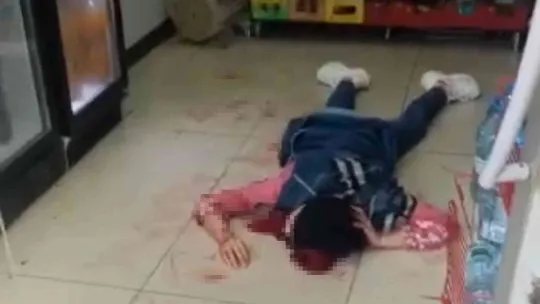 Eşini yaralayıp işletmecinin boğazını kesmişti, tutuklandı