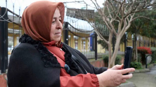 Kendisini rahatsız eden adamı evire çevire dövdü