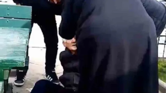 Kendisini rahatsız eden adamı evire çevire dövdü