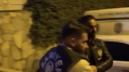 Eşinin altınlarını kumar borcu için aldı: Polis, tıraş olurken yakaladı